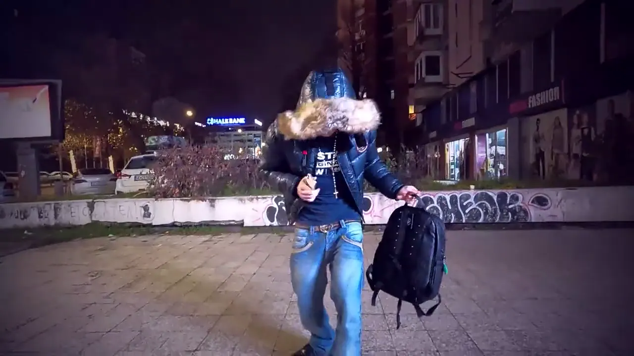 Standbild aus dem Video „Therapist“ von lylone